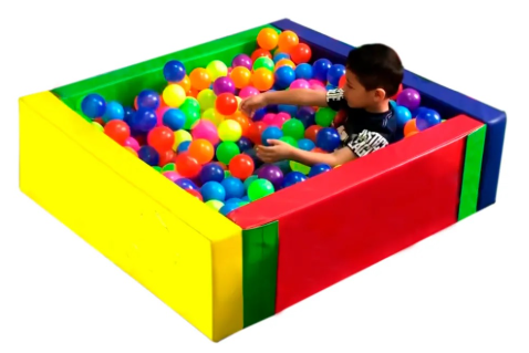 Piscina de pelota cuadrada grande